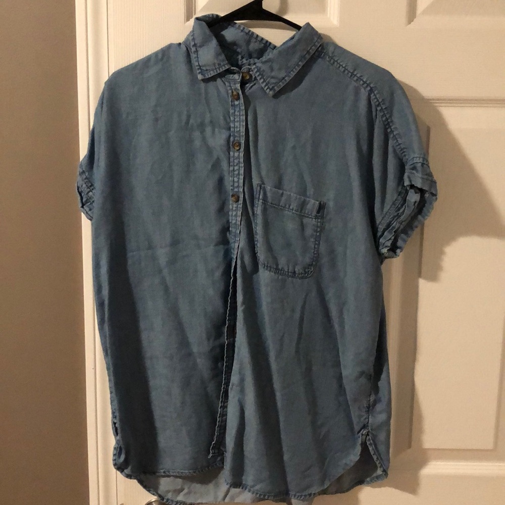 American Eagle short sleeve denim button down